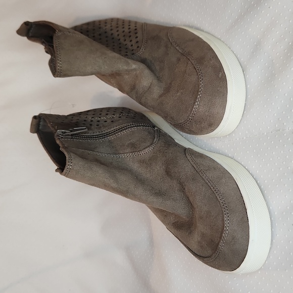 Girls George Ankle Boots. Color Brown. Size:3 - Picture 7 of 9